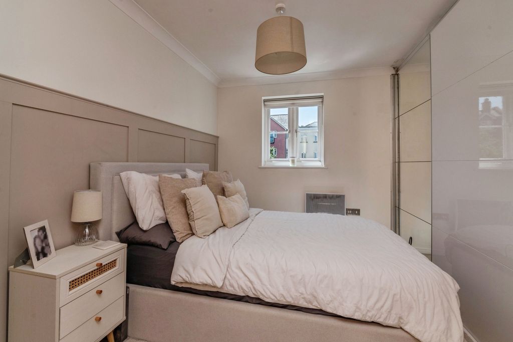 Property photo 2 of 12 Bedroom