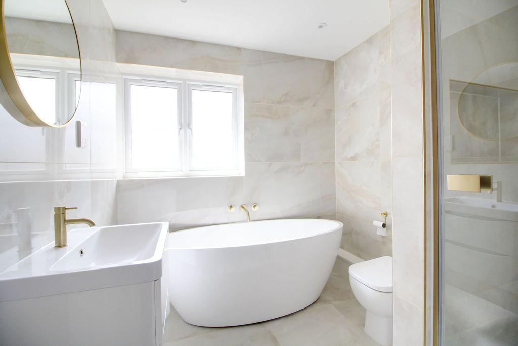 Property photo 3 of 11 Photograph 1