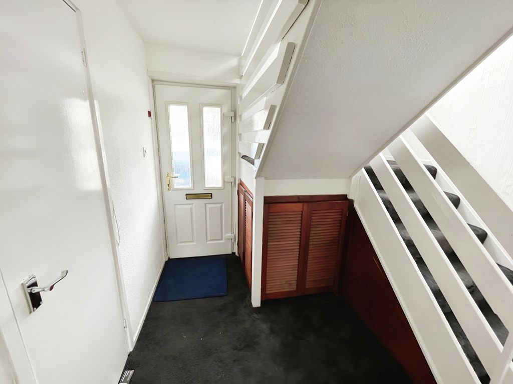 Property photo 2 of 9 Entrance Hall
