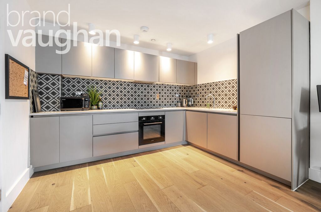 Property photo 1 of 10 Kitchen