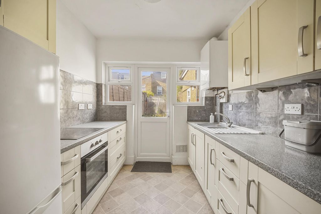 Property photo 3 of 19 Kitchen