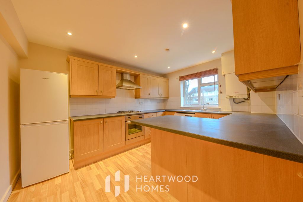 Property photo 2 of 28