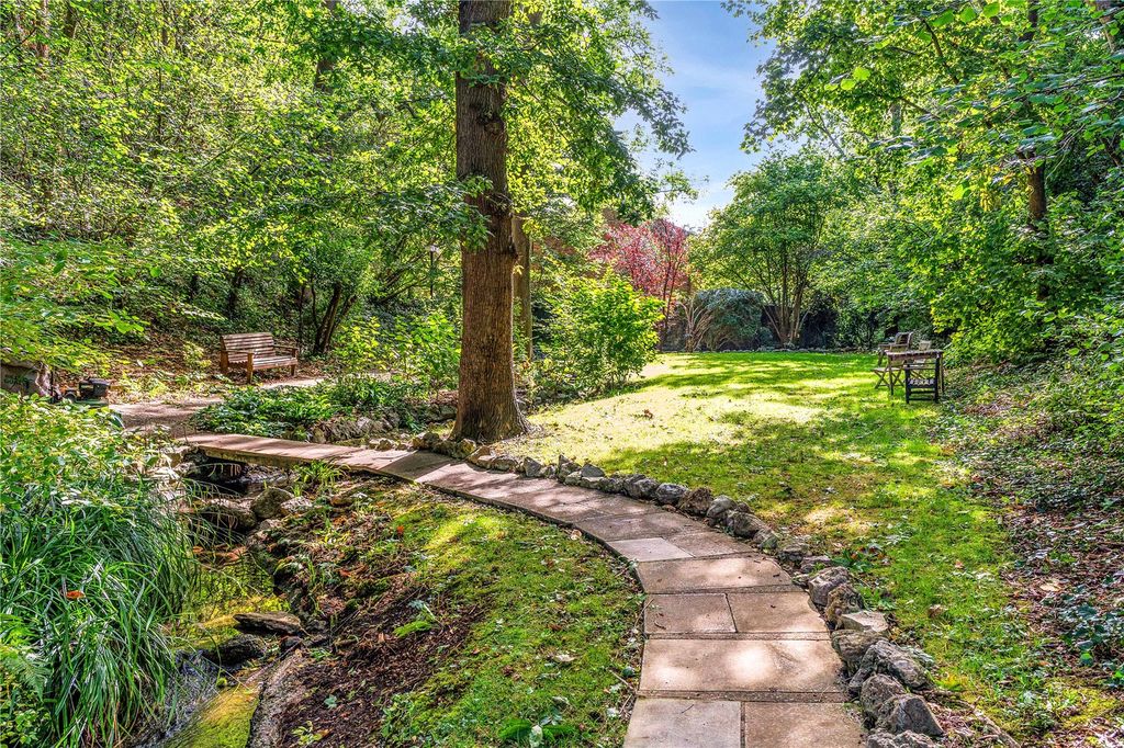 Property photo 2 of 11 Communal Garden