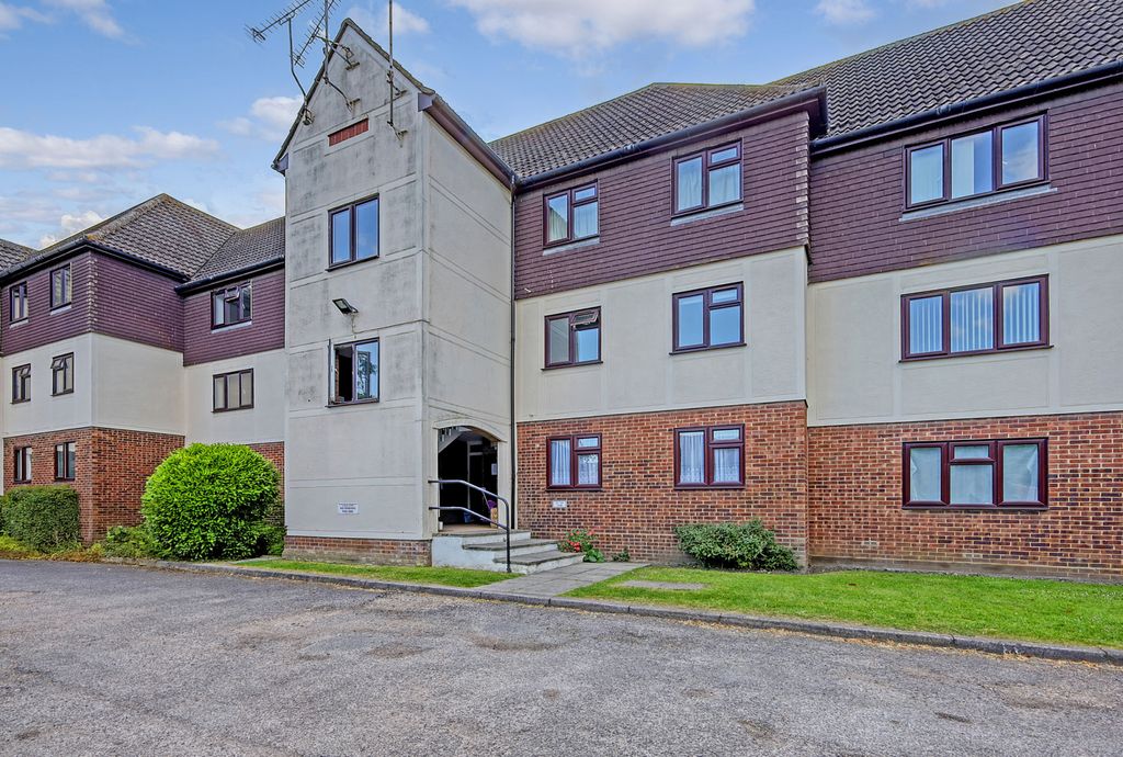 Property photo 1 of 12 Two Double Bedroom Apartment, Abbotts Place, CM2