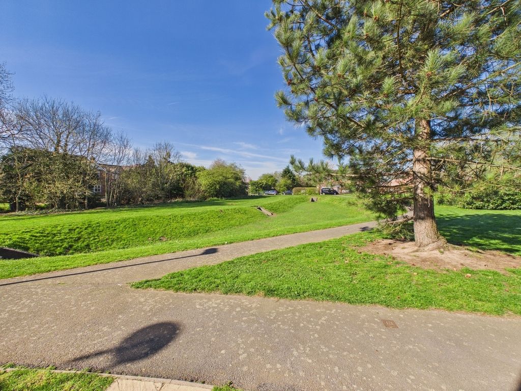 Property photo 2 of 31 Outlook To The Front