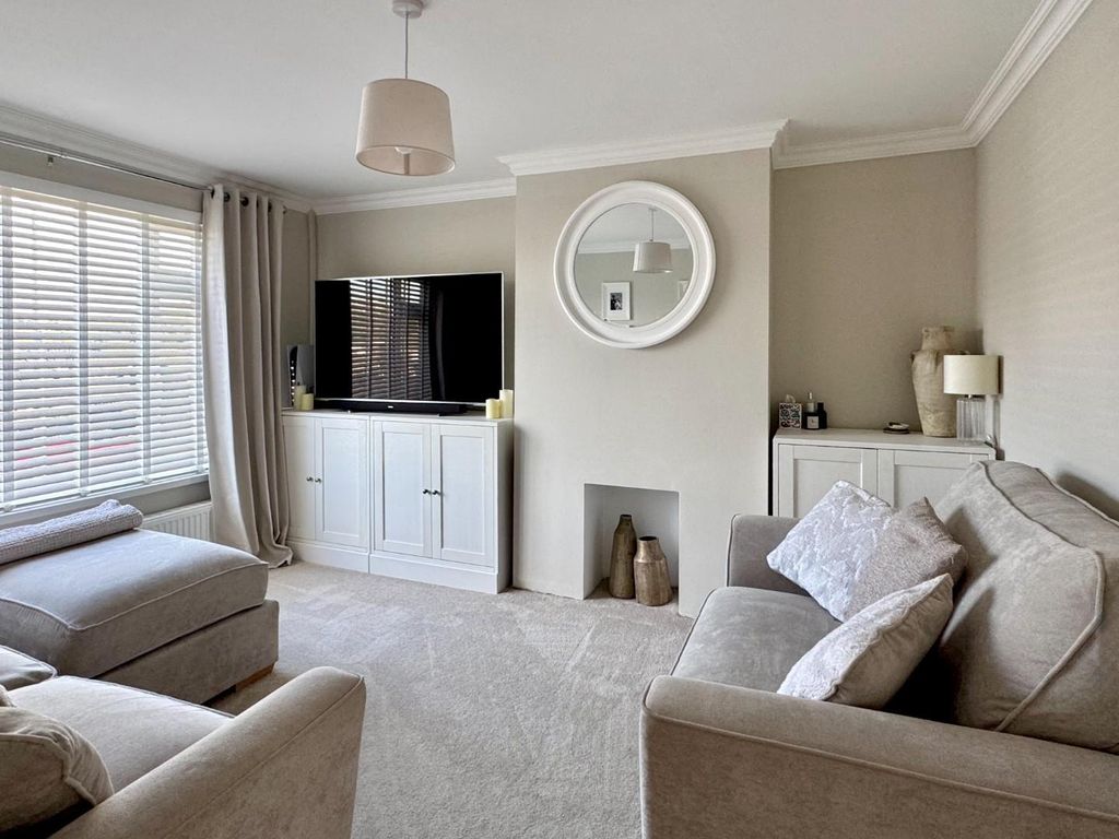 Property photo 2 of 22 Lounge