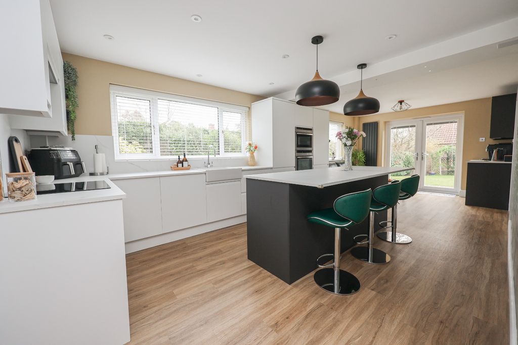 Property photo 3 of 35 4935613