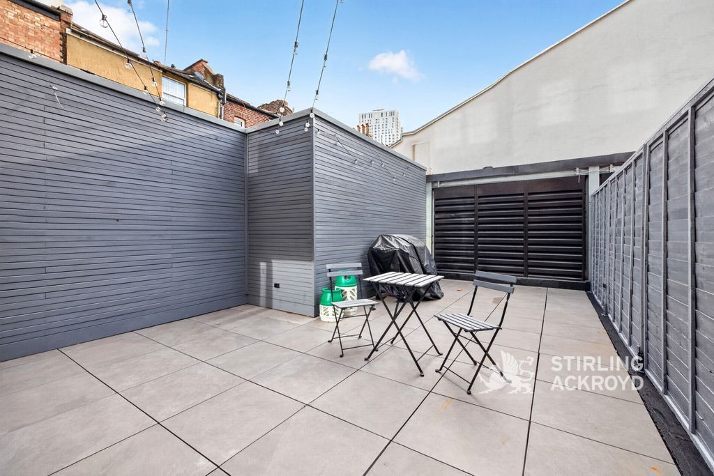 Property photo 3 of 18 Pbox-Img.Jpg