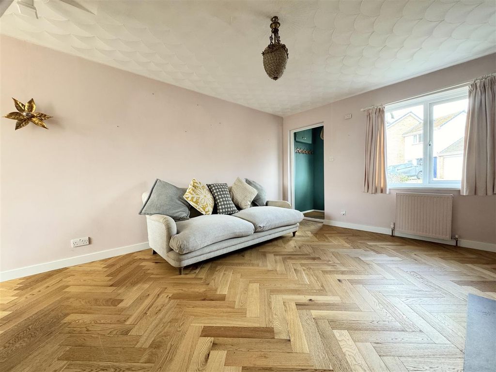 Property photo 2 of 23 Lounge Area
