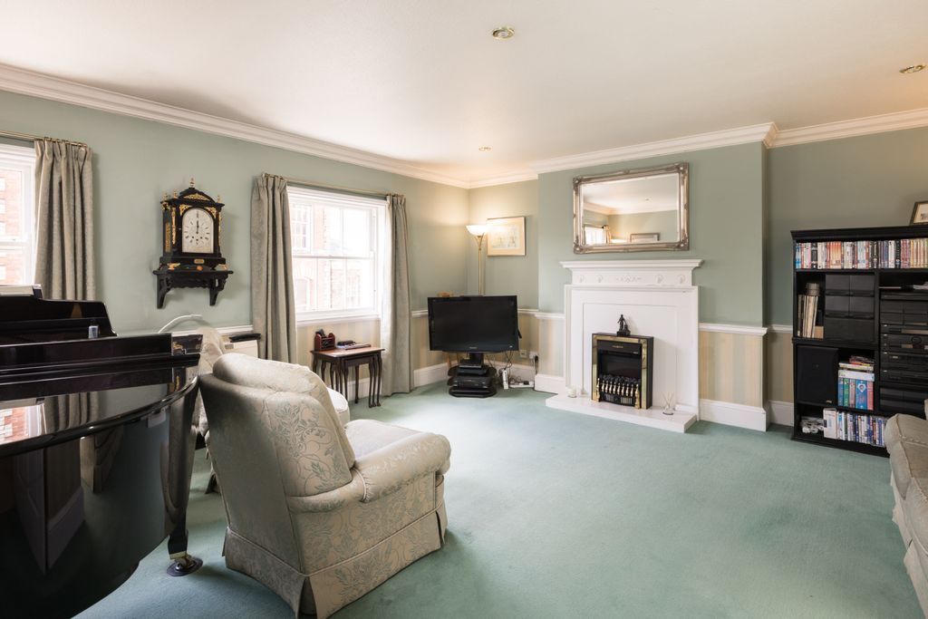 Property photo 3 of 22 Sitting Room