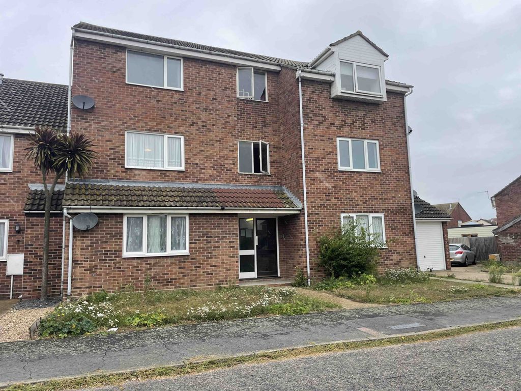Property photo 1 of 10 First Floor Two Bedroom Flat In Merstham Drive, Clacton On Sea