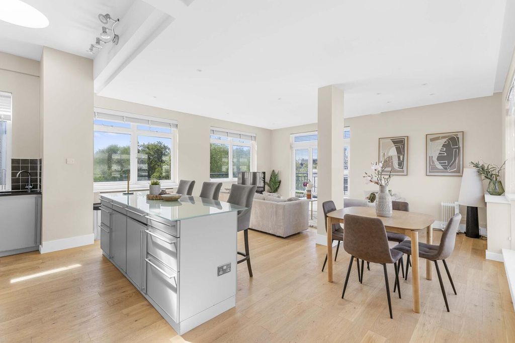 Property photo 1 of 19 Dining Room