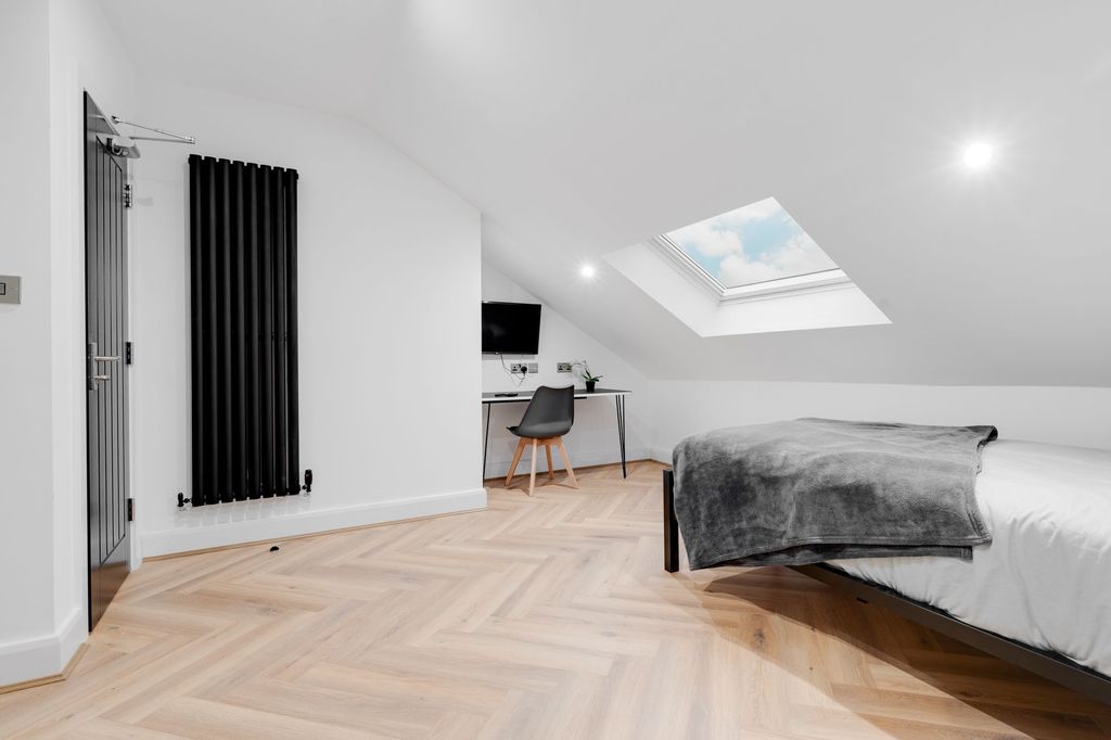 Property photo 3 of 6 Bright And Spacious Master Bedroom With A Large Sk...