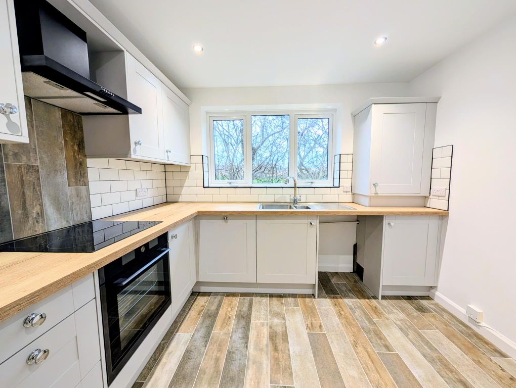 Property photo 2 of 8 Balcony