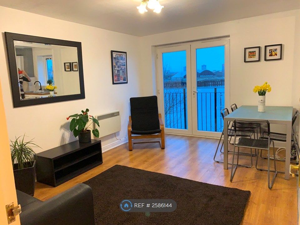 Property photo 1 of 10 Lounge