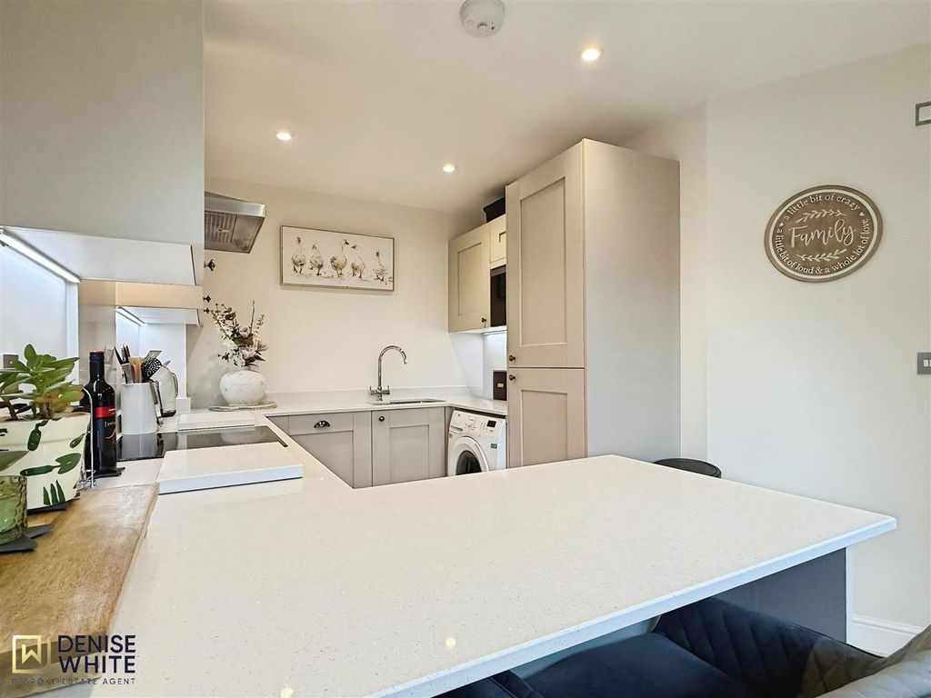 Property photo 3 of 26 Kitchen