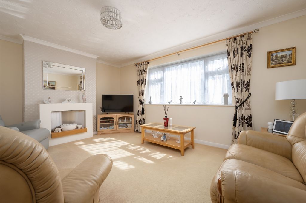 Property photo 3 of 13 Sitting Room