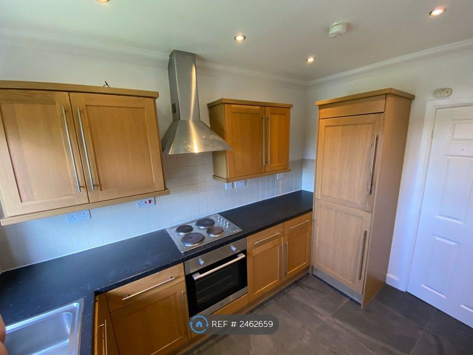 Property photo 3 of 14 Kitchen 2