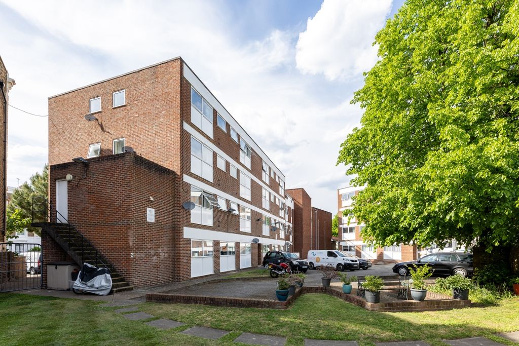 Property photo 2 of 7 Mytton House F13 ...