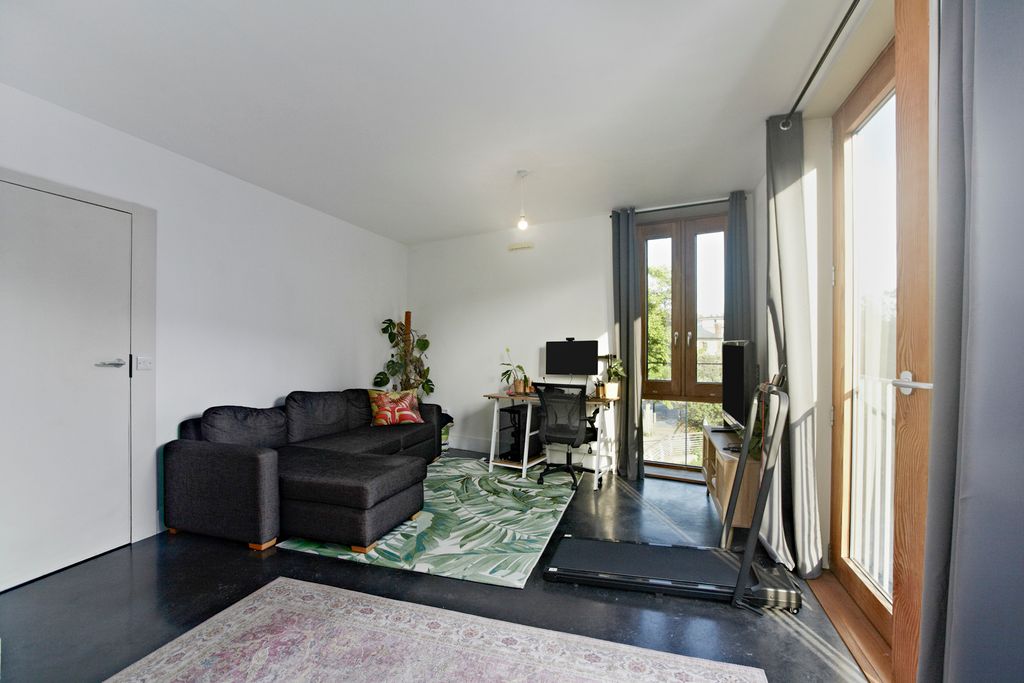 Property photo 3 of 16 Pbox-Img.Jpg