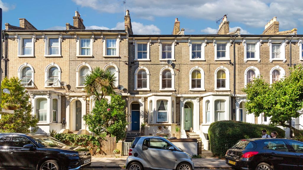 Property photo 1 of 18 Flat B, 45 Landor Road, Stockwell, London, Sw9 9Rt