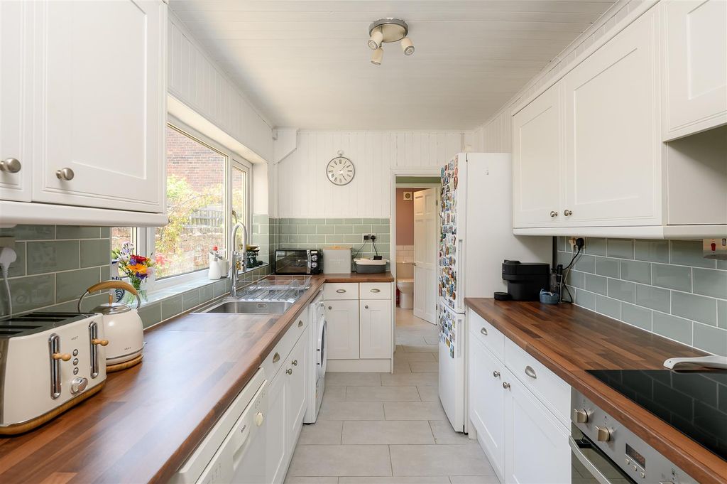 Property photo 3 of 23 Kitchen