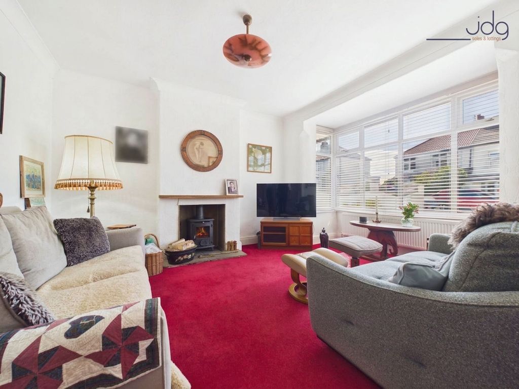 Property photo 3 of 16 The Lounge