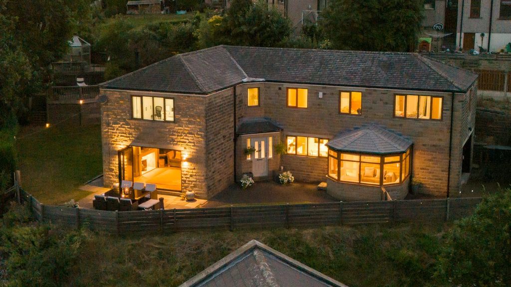 Property photo 2 of 51