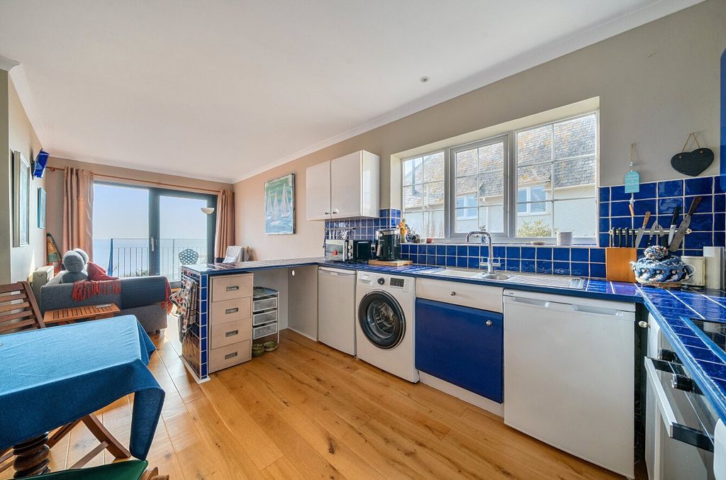 Property photo 2 of 12 Kitchen