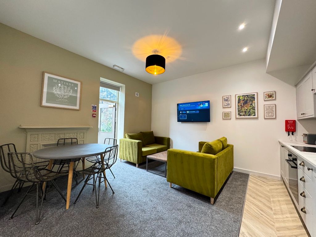 Property photo 1 of 32