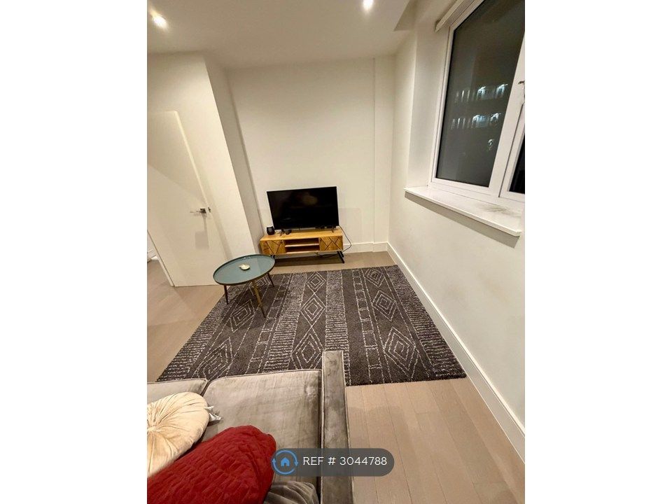 Property photo 3 of 27 Living Room
