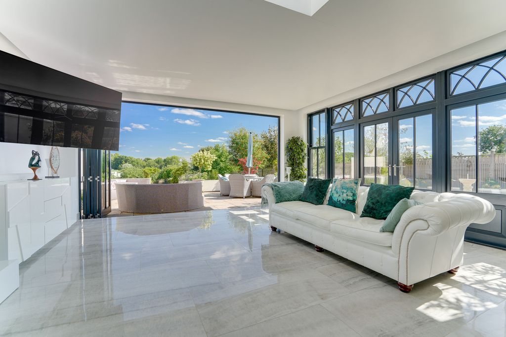 Property photo 1 of 41