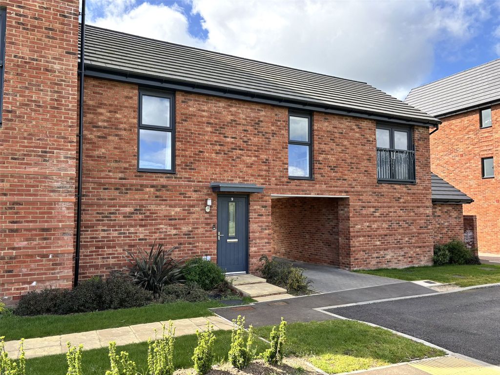 2 bed semi-detached house for saleRusset Close, Swindon, Wiltshire SN1