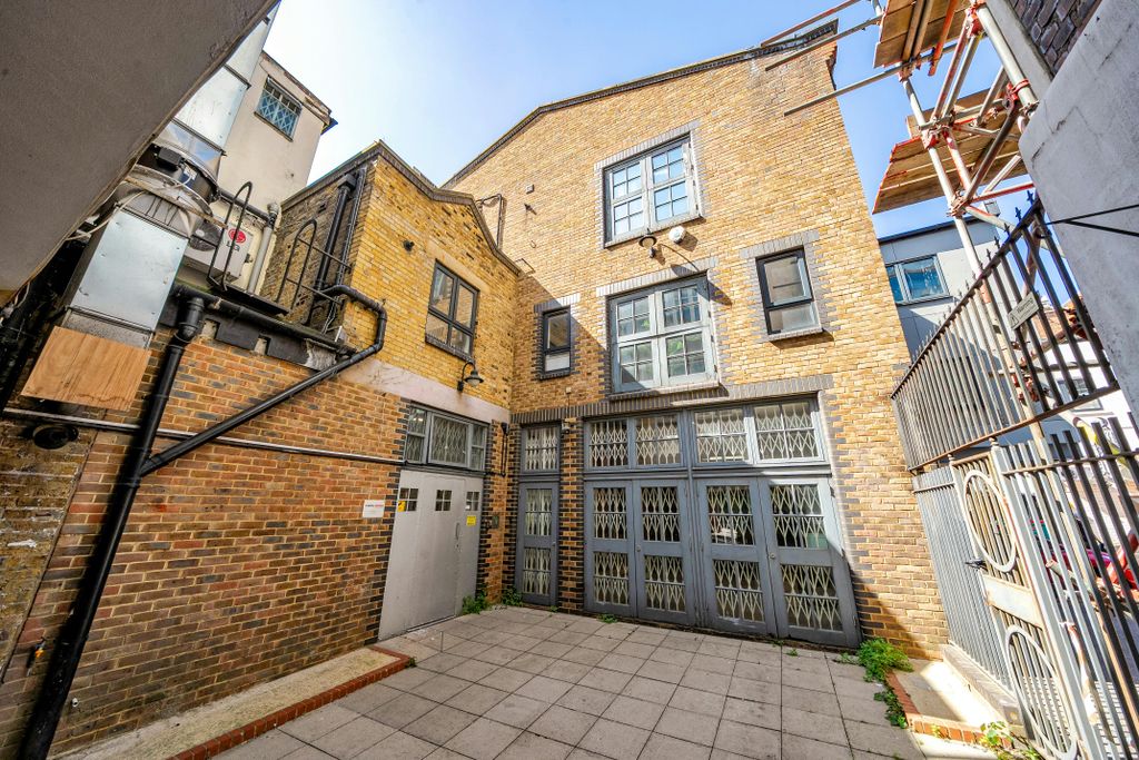 Property photo 3 of 11 412912024682709d30F196Arw4.Jpg