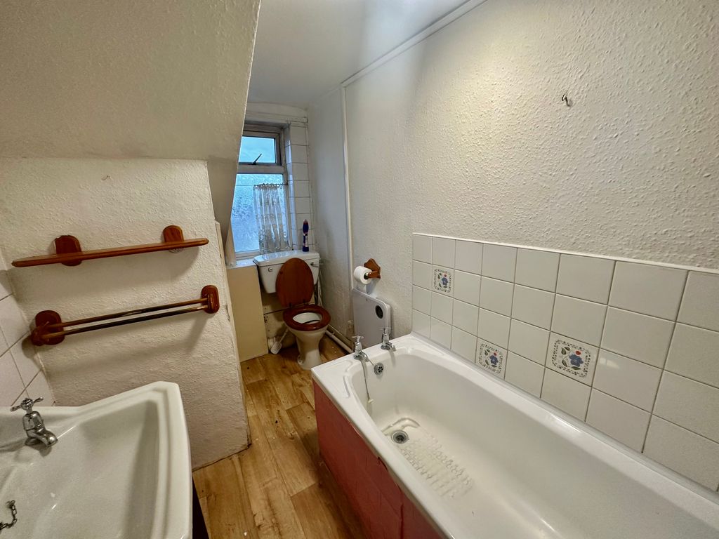 Property photo 2 of 3 Bathroom