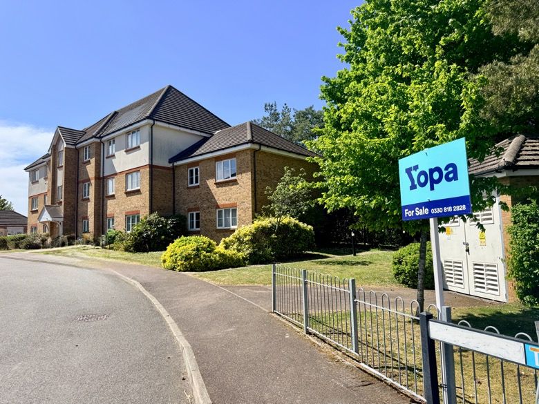 Property photo 1 of 16 Communal Gardens