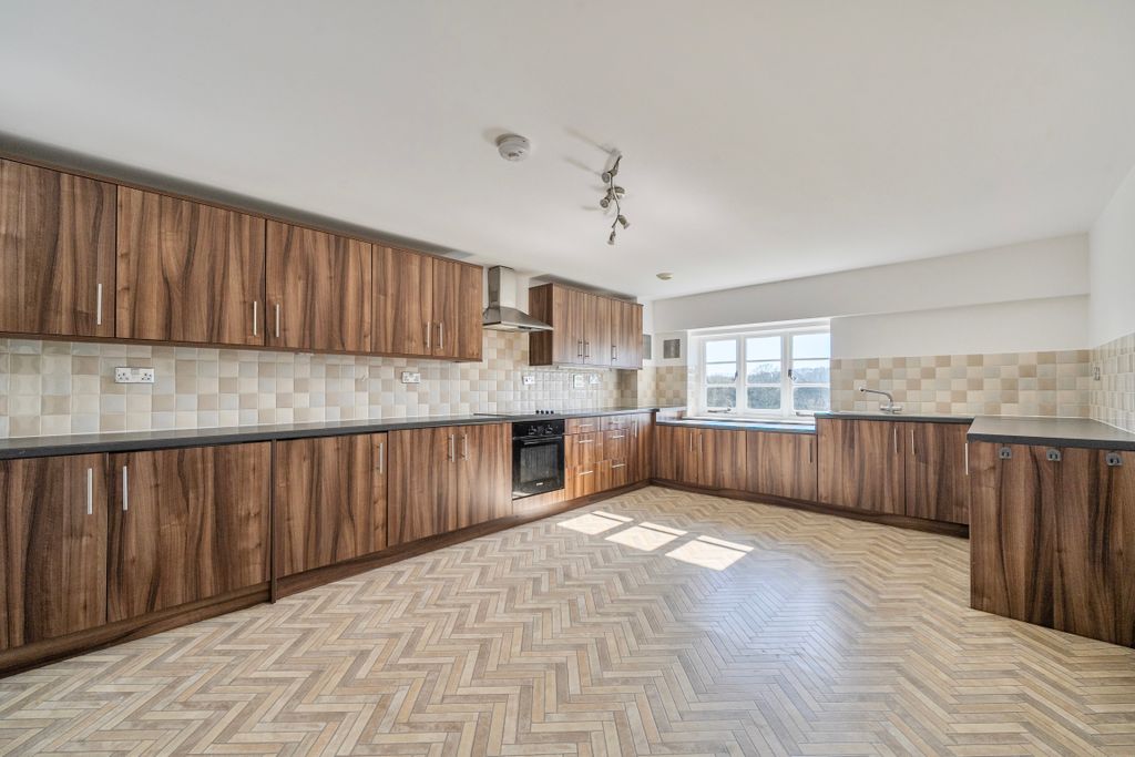 Property photo 2 of 14 1433056-6-69Bab6613Af95