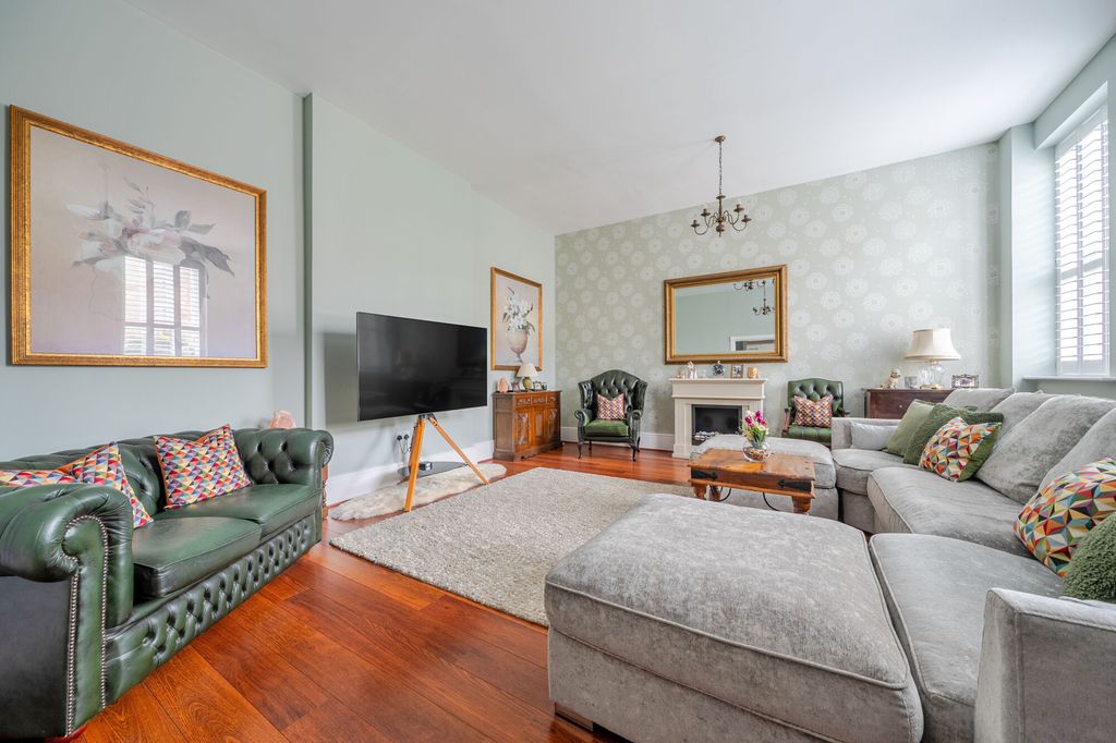 Property photo 2 of 12 Sitting Room