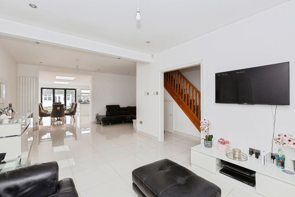 Property photo 2 of 25 Photo