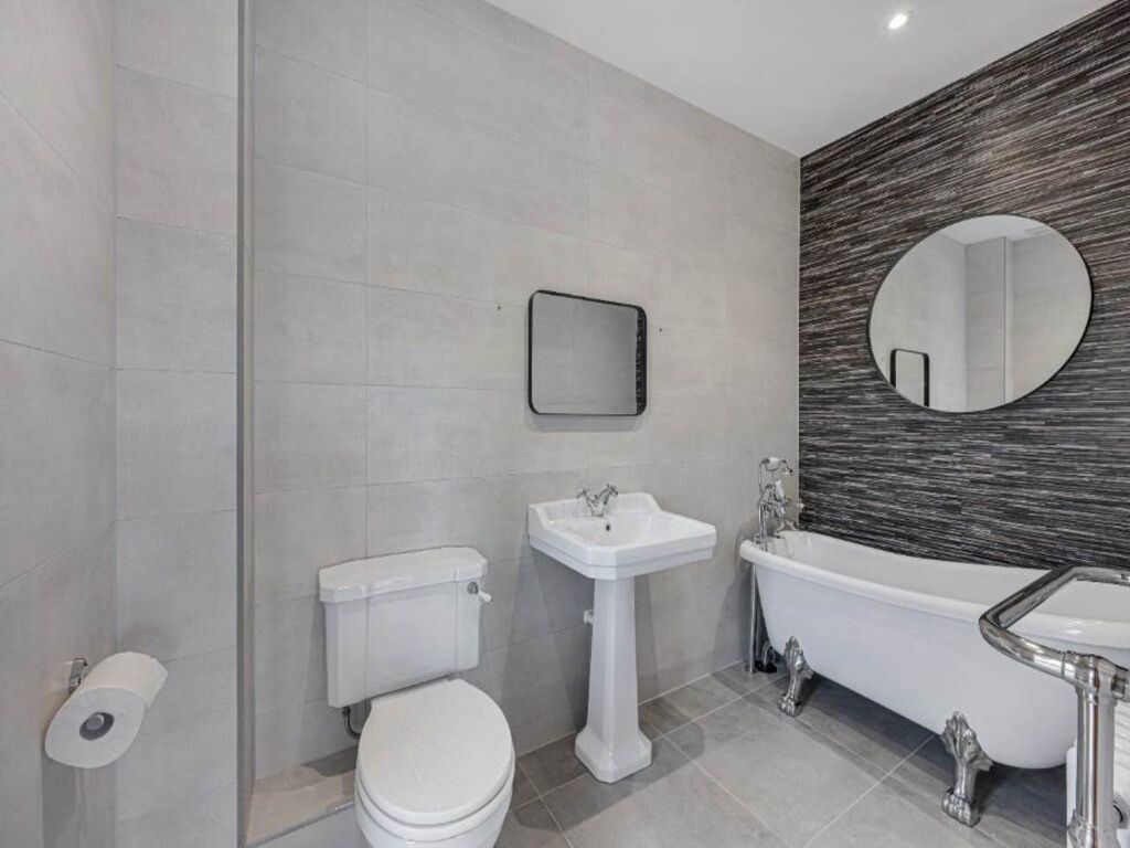 Property photo 2 of 17 Photo-1