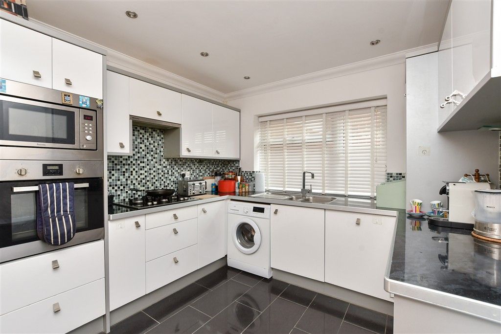 Property photo 3 of 15 Kitchen