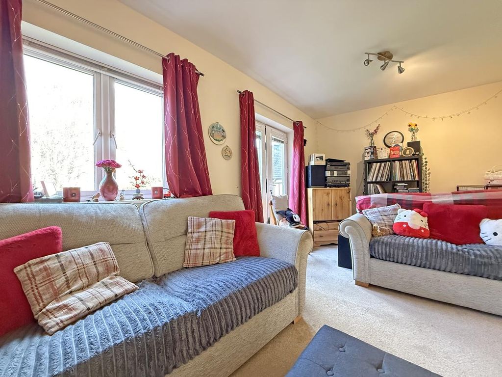 Property photo 3 of 10 Echo Crescent 14 - Living Room.Jpg