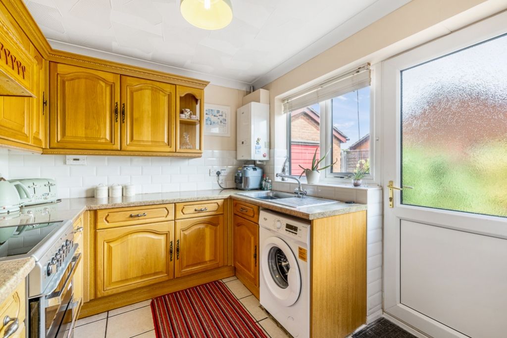 Property photo 2 of 24 1 All Saints Close (Holbeach)-16