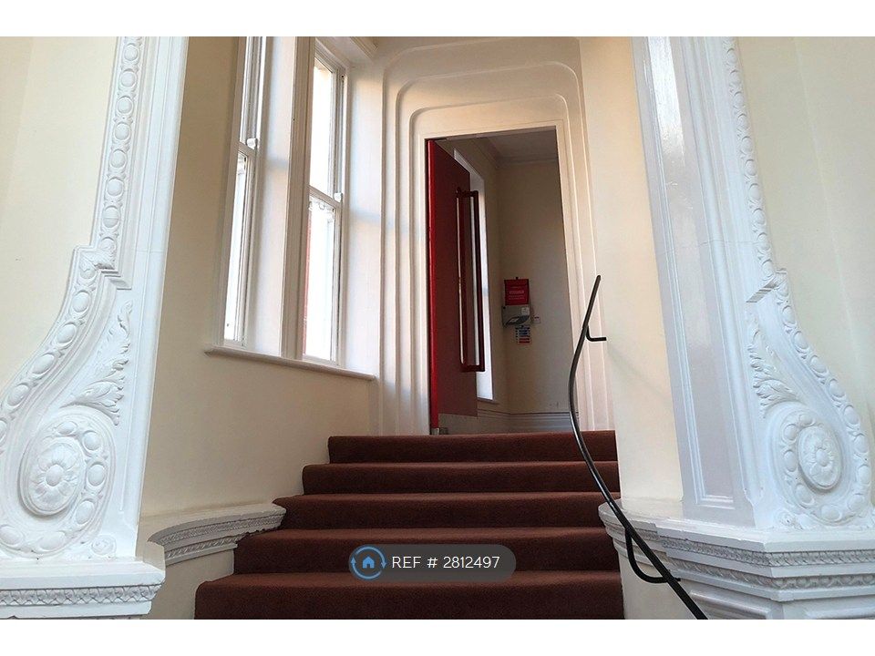 Property photo 2 of 17 Entrance