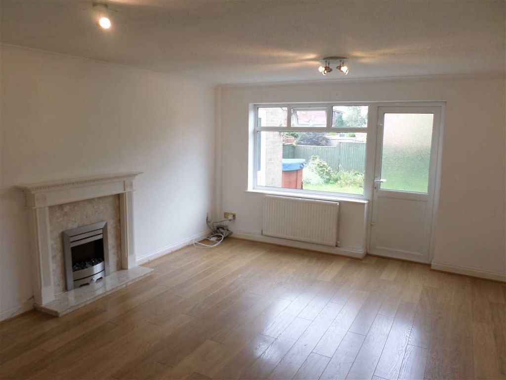 Property photo 2 of 11 Lounge