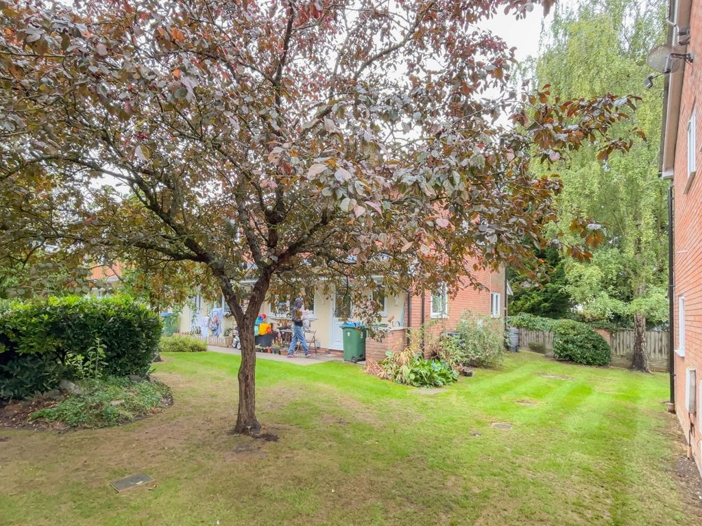 Property photo 3 of 11 Gardens