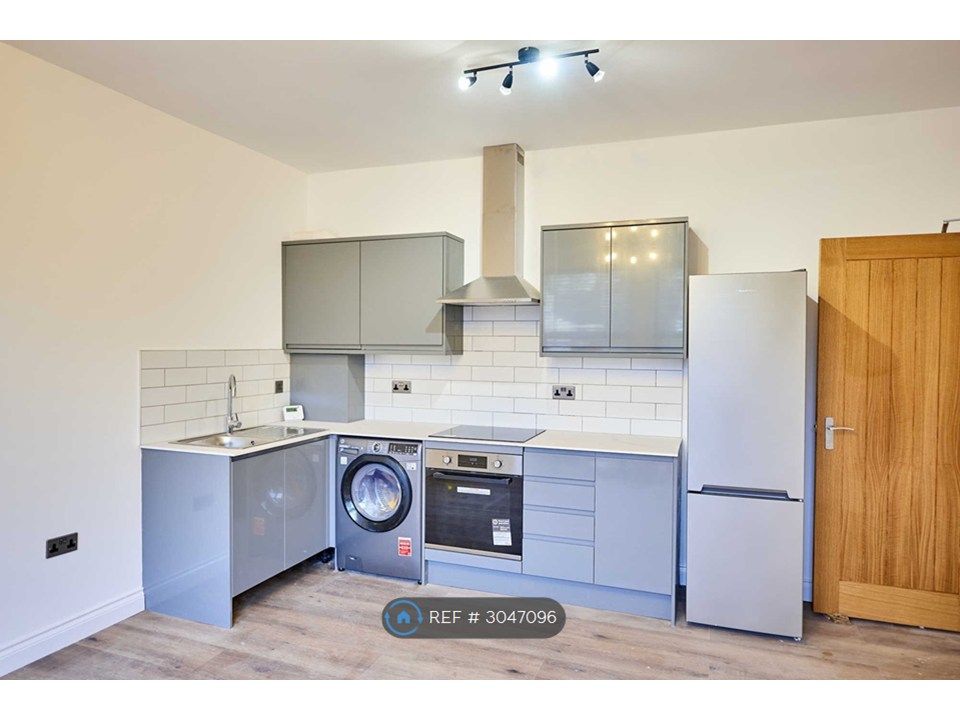 Property photo 2 of 7 Kitchen