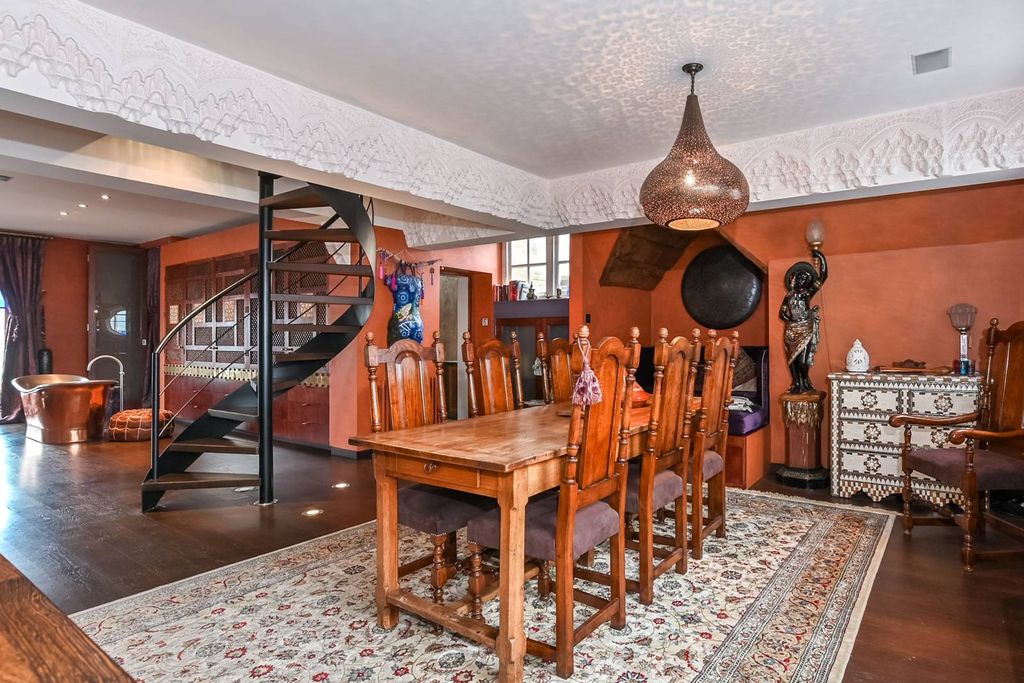 Property photo 2 of 20