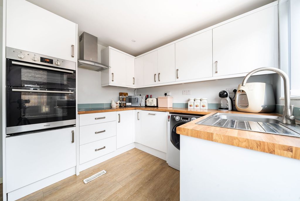 Property photo 2 of 14 Kitchen