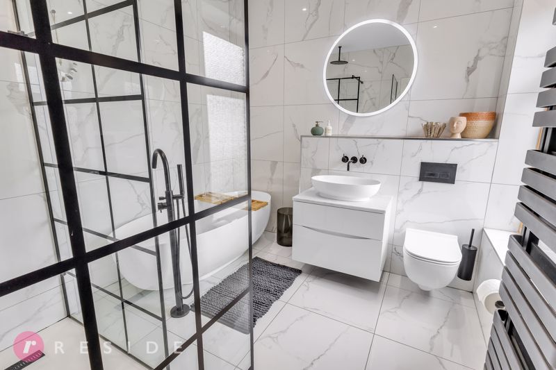 Property photo 3 of 25 Bathroom